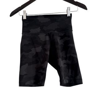 Lululemon heritage camo super high rise align short EUC